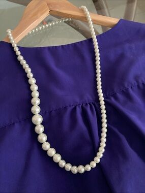 Lustrous White Pearl Strand Necklace for Women